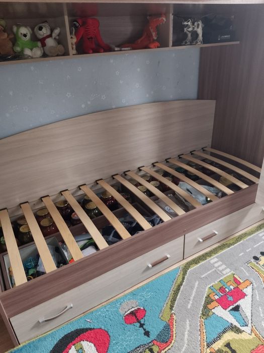 Двухъярусная кровать