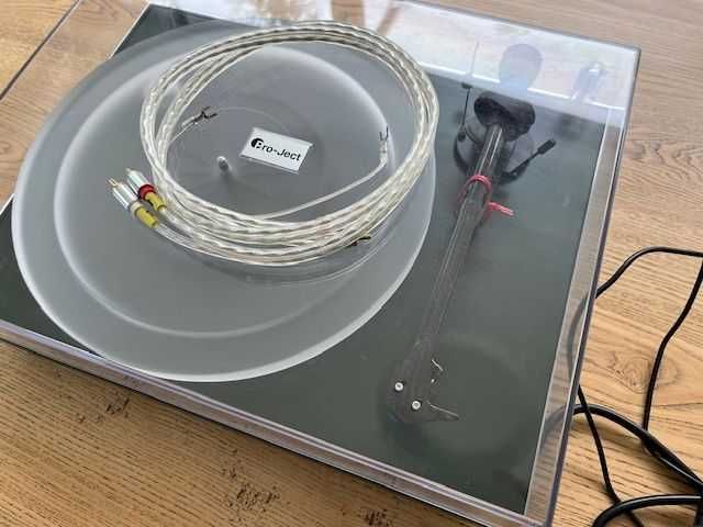 Грамофон Pro-Ject DEBUT CARBON EVO с подобрения