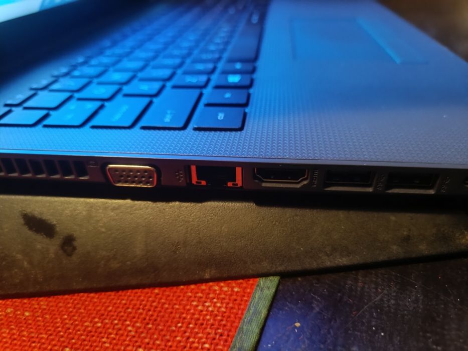 Двуядрен  лаптоп  HP250G4