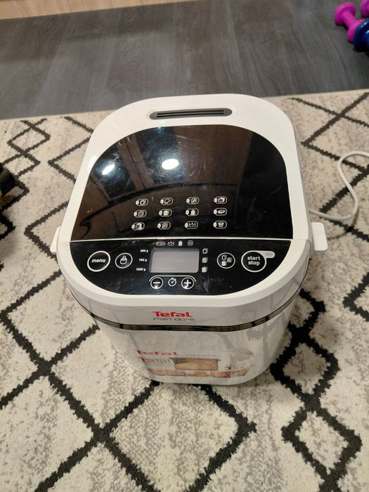 De vanzare cuptor de facut paine la 1 kg este ca si nou na sa folosit ,de la tefal