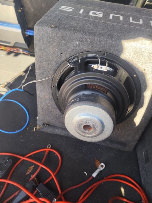 Subwoofer ESX Signum 300w RMS, statie alpine bbx-t600