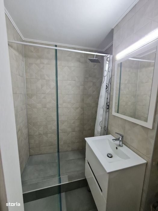 Inchiriez ap. 2 camere Decomandat Pe Bulevard Centrala,Clima.