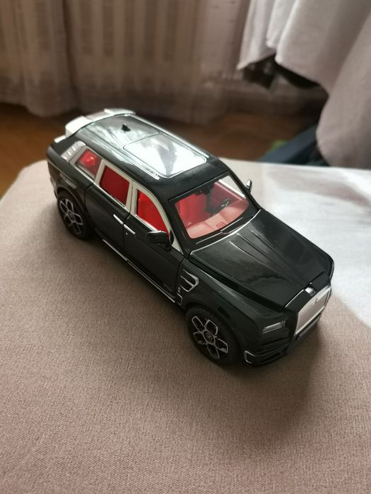 Macheta metalica Rolls Royce Cullinan, scara 1:22 (22cm)