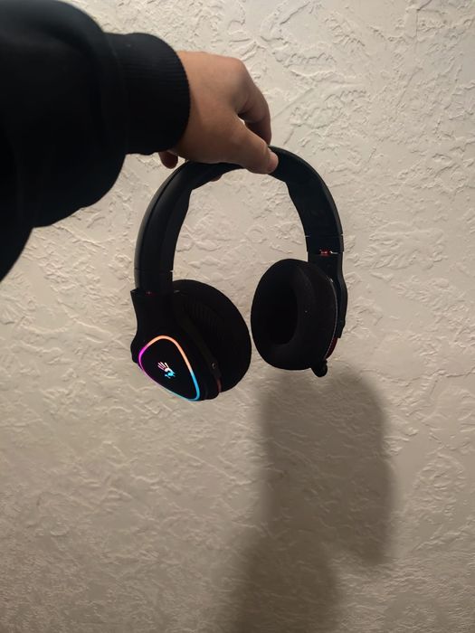 Наушники и клавиатура игровые