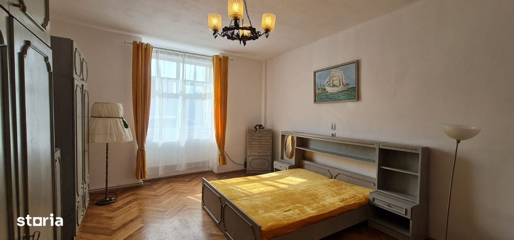 Vand apartament la casa , 2 camere , zona centrala