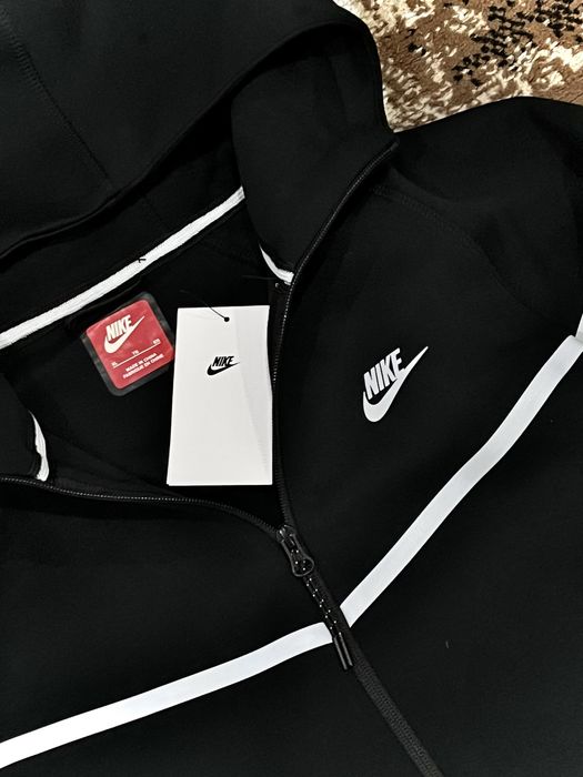 Продам Nike Tech Fleece Windrunner