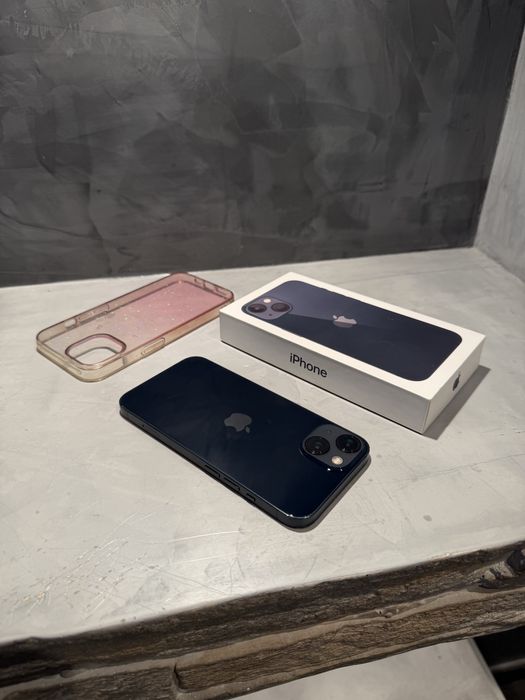 Перфектен Iphone 13  Midnight + подаръци