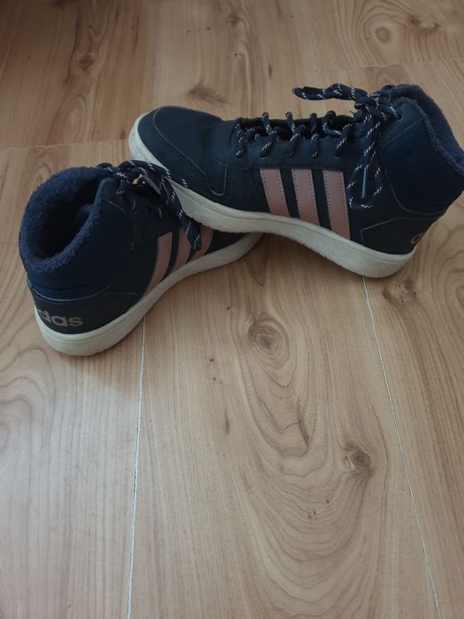 Кецове "Адисас" - 18 евро