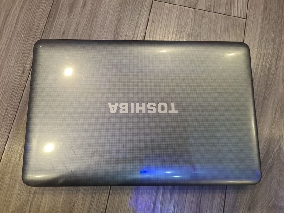 Vând laptop Toshiba