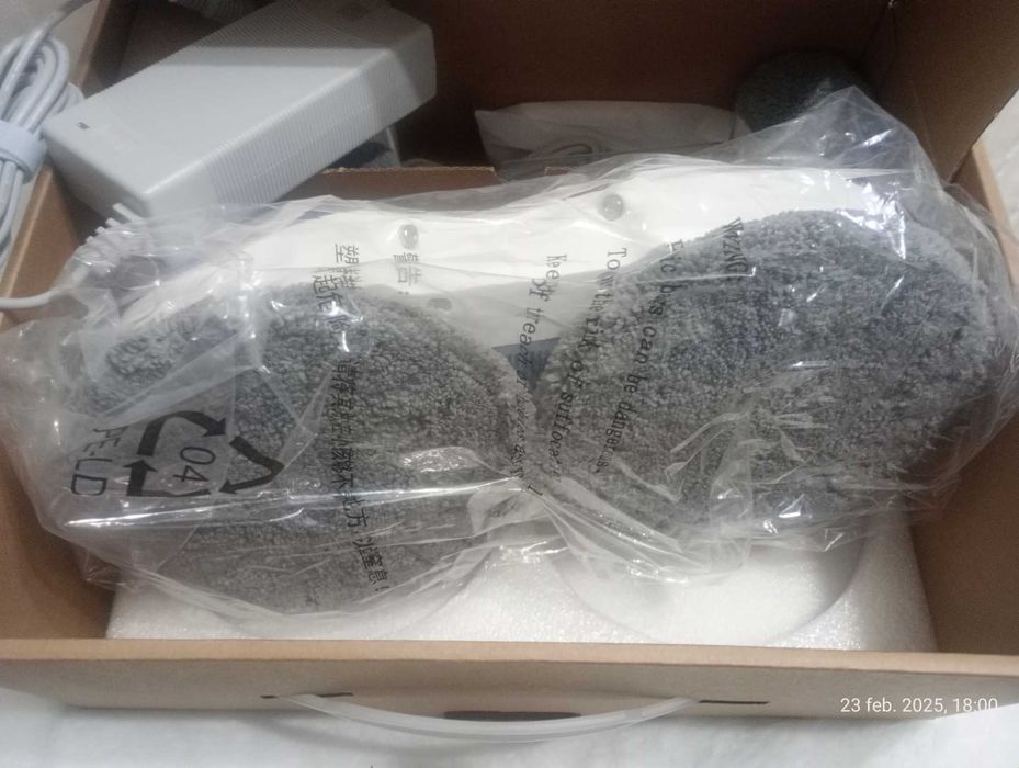 Robot de curățat geamuri FMART T10