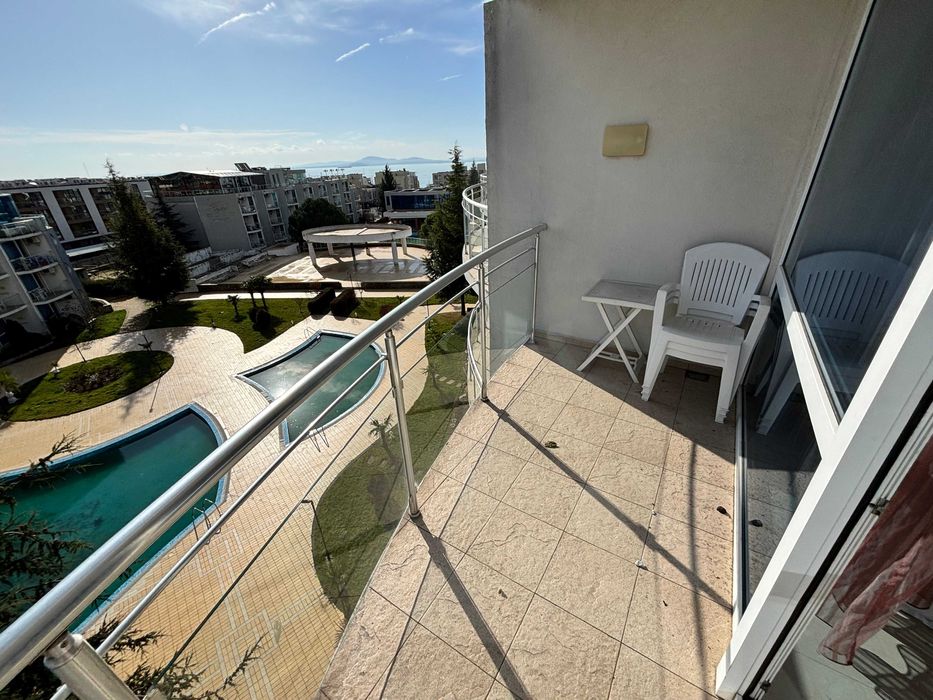 Тристаен апартамент за продажба в Атлантис, кв. Сарафово, Бургас