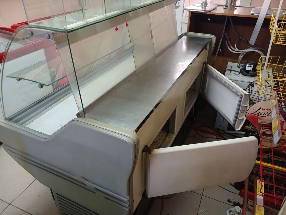 Продам витринные холодильники.