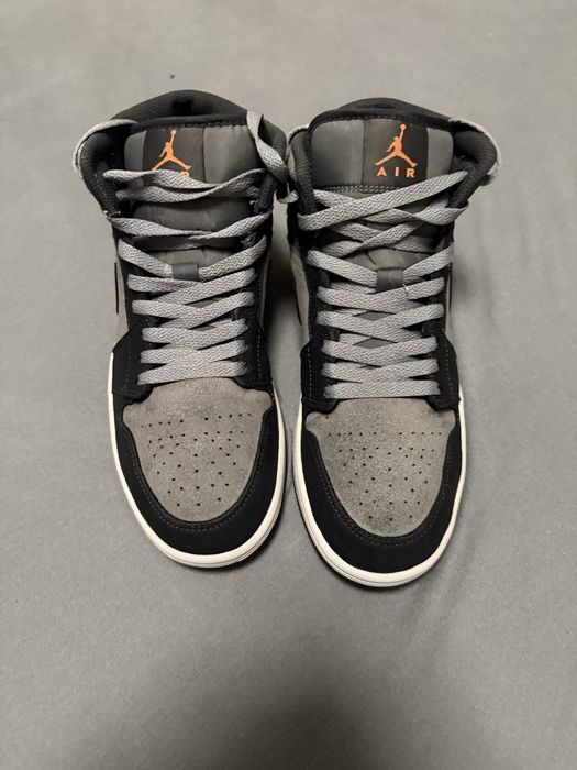 Jordan 1 mid marimea 41