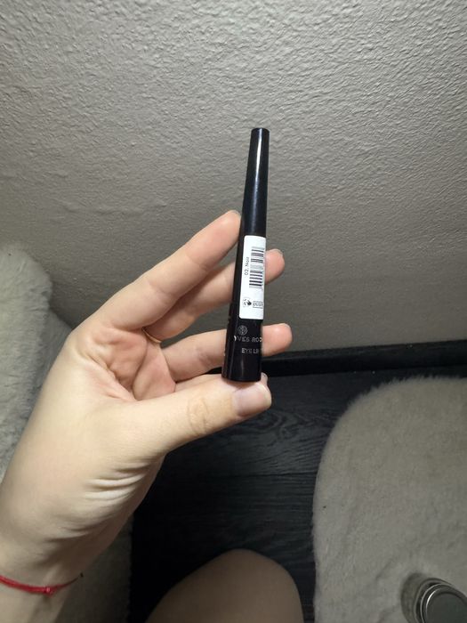 Eyeliner, nou, sigilat