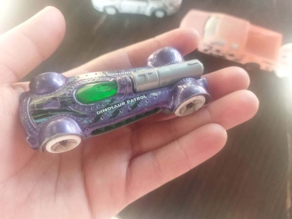 Разные игрушечные машинки