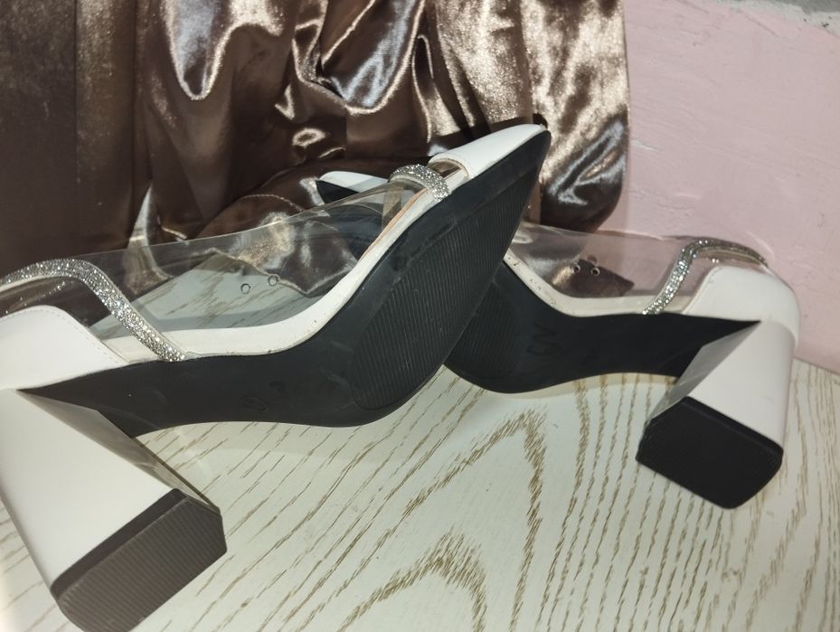 Tufli yangi umuman kuyilmagan