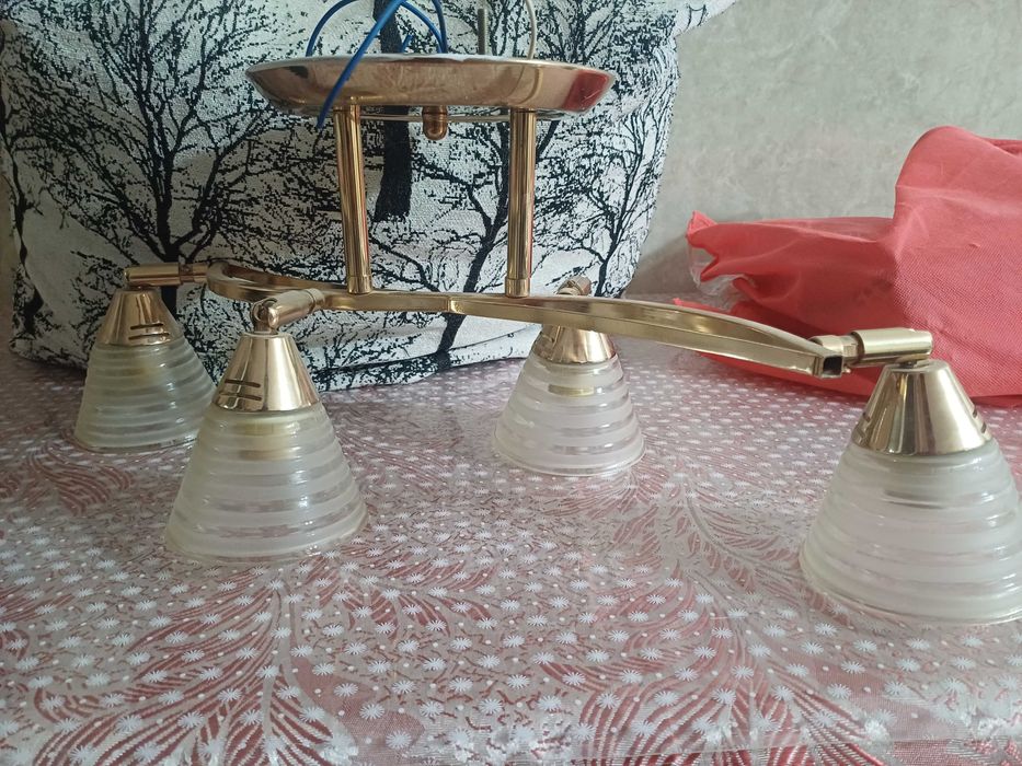 Отдам люстру бесплатно