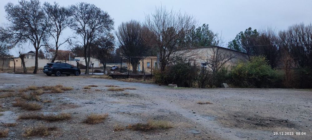 Нефт ва бошка улгуржи савдолар учун темир йуллик база сотаман срочно