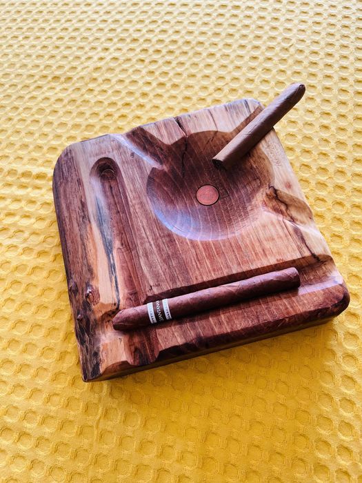 Дъски за мезета - плато, пепелници за пури, пейка от орех