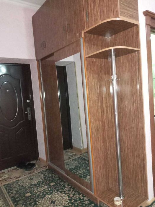 Яхши сақланган ошхона мебели, шкаф жавони, MDF эшик ромлари сотилади