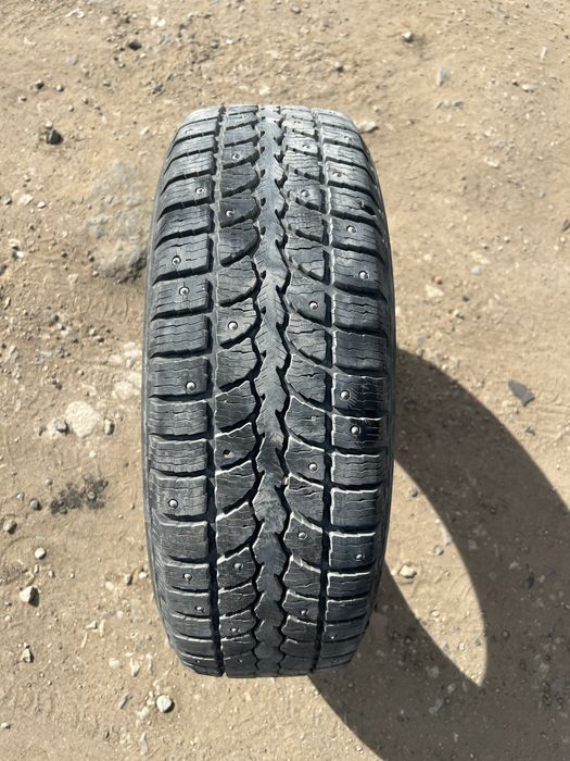 Продам шипованную резину кама