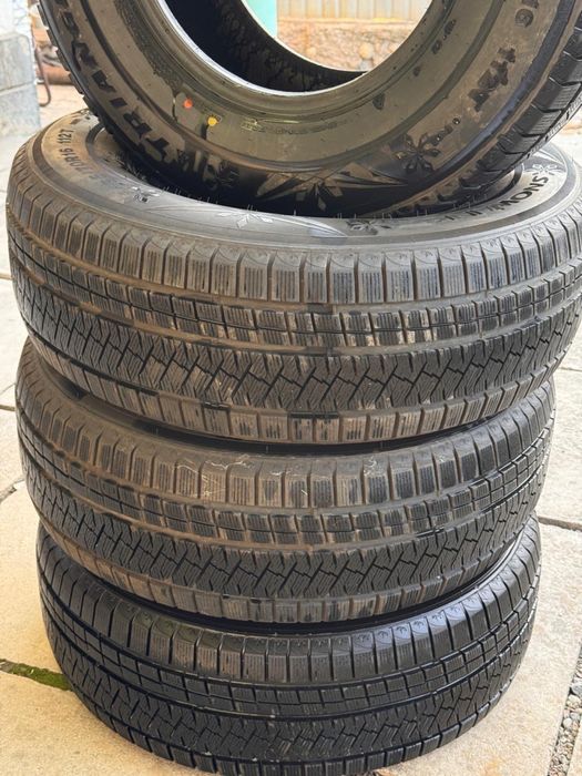 Продам комплект зимних шин Triangle 265/70 R16
