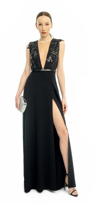 Продавам дизайнерска рокля на Стоян Радичев