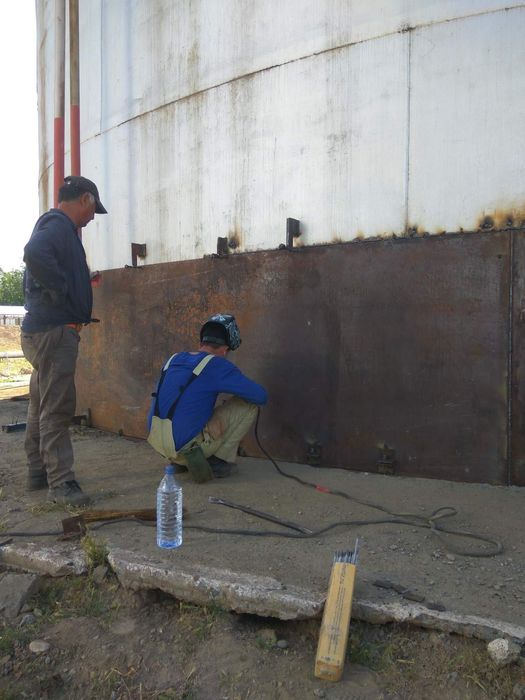 Выполняю сварочные работы