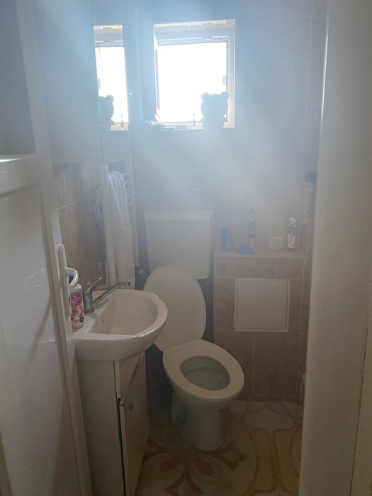 închiriez Apartament in spatele Colegiului Naț. Petru Rares