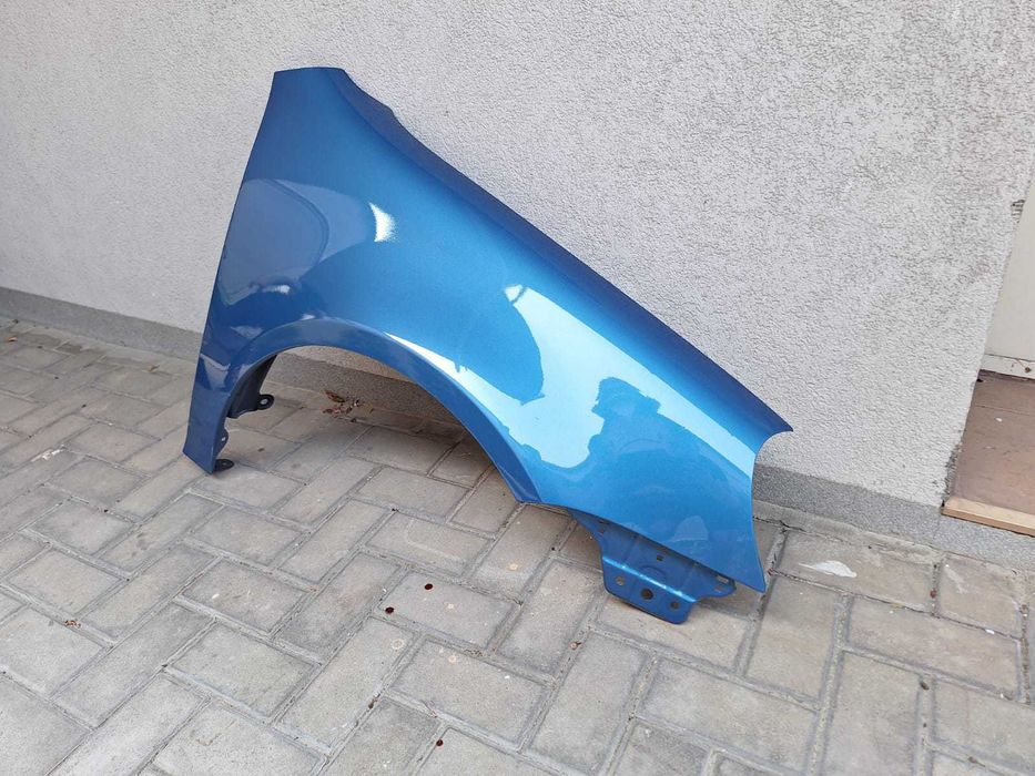 Aripa Fata Dreapta VW Golf 5/V An 2004-2008 Vopsita Albastru Deschis