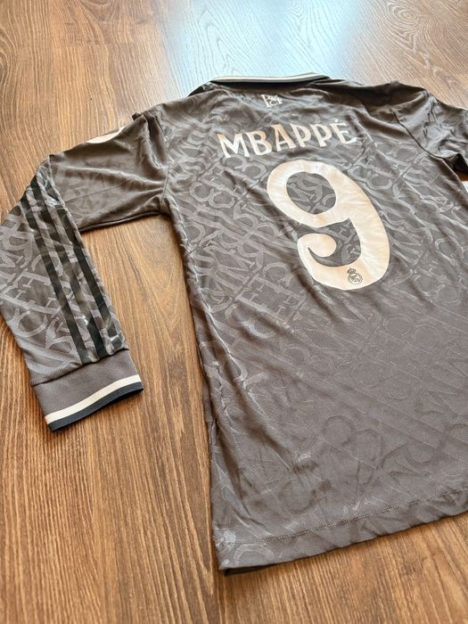 Продавам футболна фоанелка  на Реал Мадрид  / Real Madrid  2024-2025 9 MBAPPE