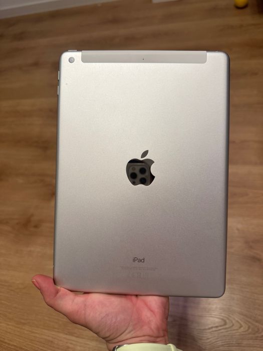 Tabletă iPad 6 32GB Wi-Fi + Cellular