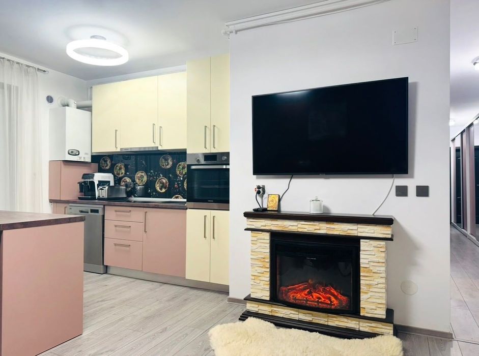 Închiriez apartament DE LUX cu 3 dormitoare+living și bucătărie, 2 bai, balcon, parcare, mobilat , utilat