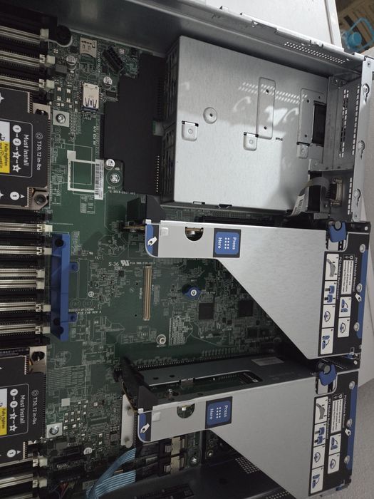 Server HP ProLiant DL380 Gen10 CTO – 8x SFF | 2x 800W PSU