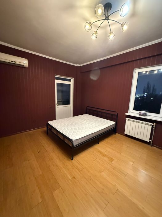 Кровать с матрасом