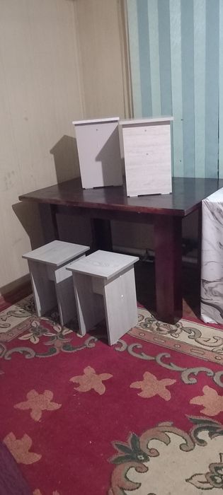 Стол со стульями