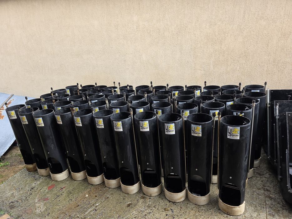 Vând hrănitoare pentru porci