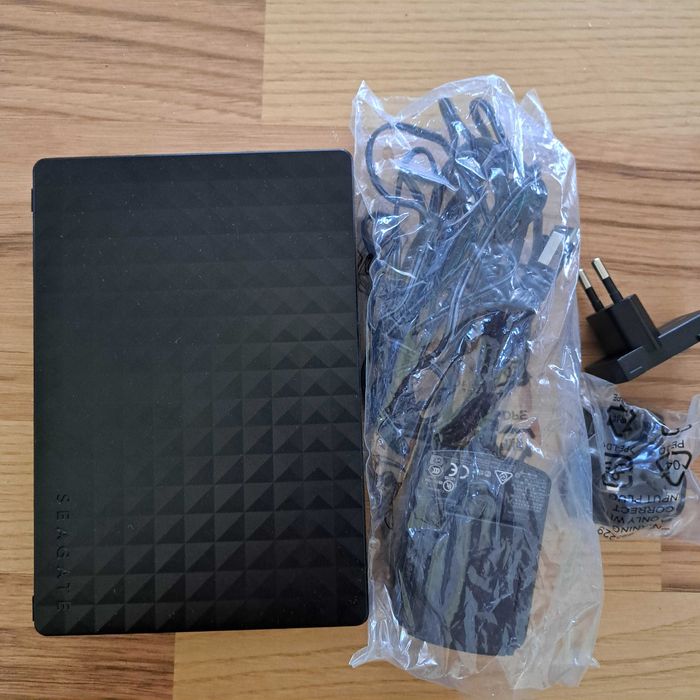 Hard extern seagate expansion nou 4 tb