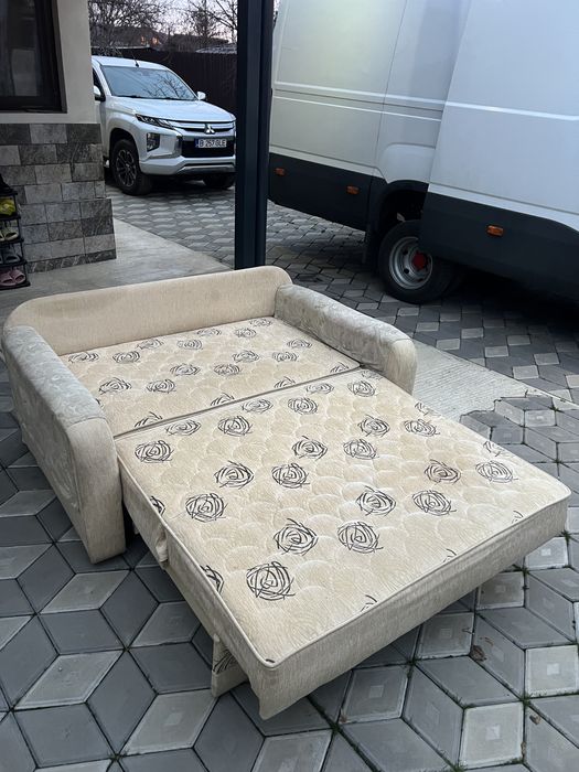 Canapea extensibilă 2 locuri – stare foarte bună
