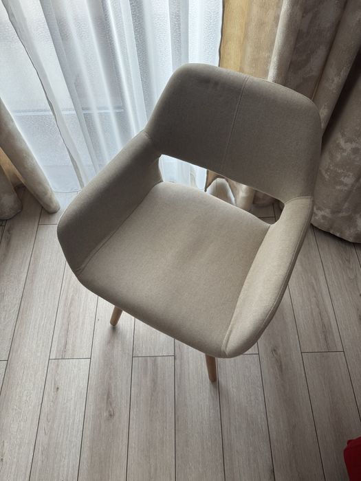 Scaun modern textil bej
