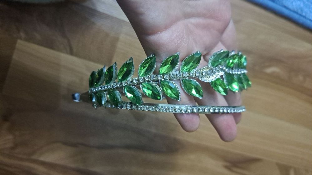 Идеал холатдаги диадемалар сотилади