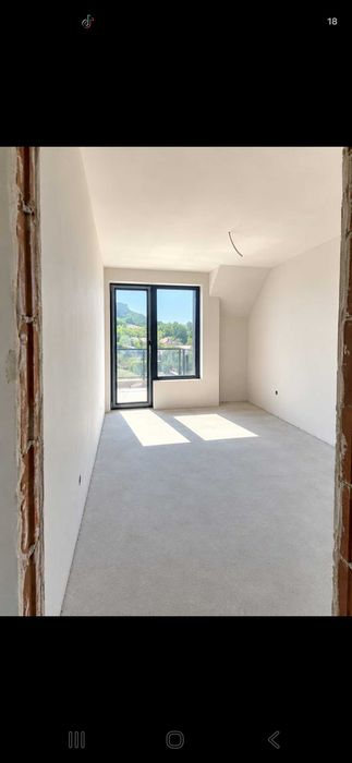 ПАНОРАМЕН ДВУСТАЕН В СОТИРА – МОРСКА ГЛЕДКА | 79 м² | ДВЕ ТЕРАСИ Цена: 123 500 € Директно от собственик – без комисионна за куповоча
