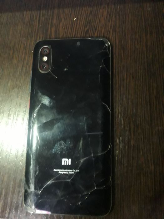 Xiaomi 8 pro Flagman 8/128 ишламайди запчастга