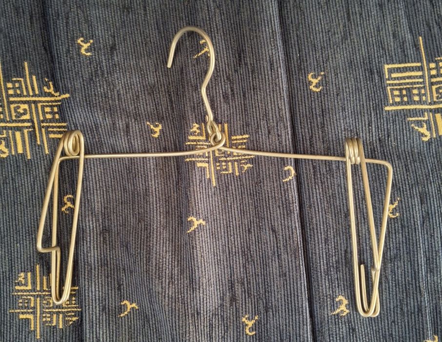 Стари дървени и метални закачалки  16бр.