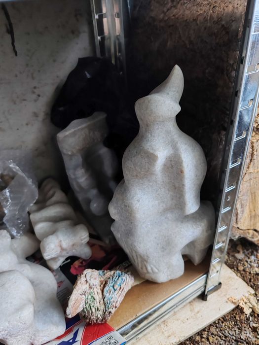 Скулптури малки пластики и графики