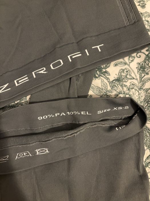 Спортен комплект zerofit сив xs-s
