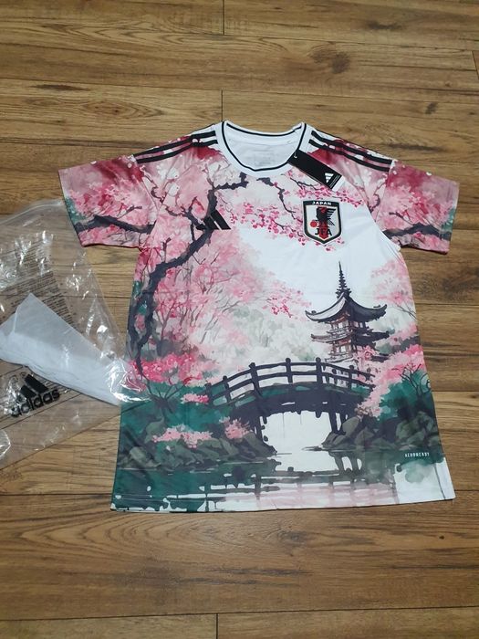 Vând tricou Adidas