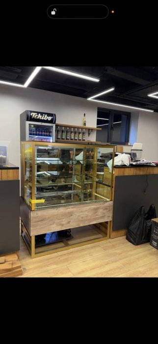 Витриный холодильник