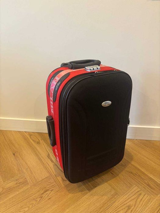 Чемодан на колесах в отличном состоянии