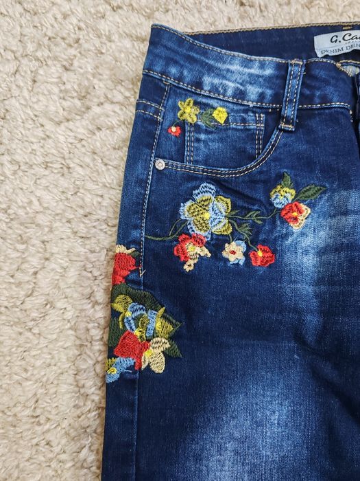 Pantaloni blugi cu broderie noi